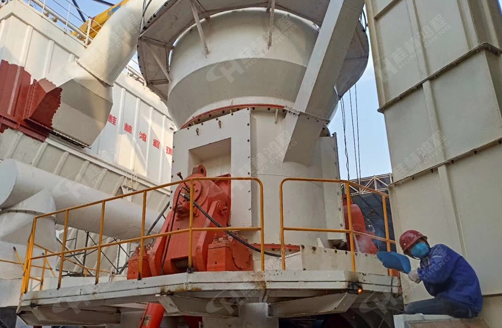 30萬噸高爐渣立磨，HLM1700爐渣立磨機